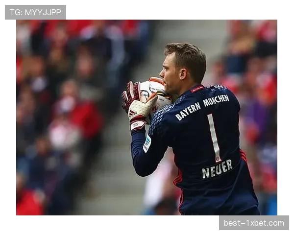 拜仁门将诺伊尔出击失误致丢球,本赛季零封场次仅七场位列第五 拜仁门将诺伊尔出击失误致丢球,本赛季零封场次仅七场位列第五